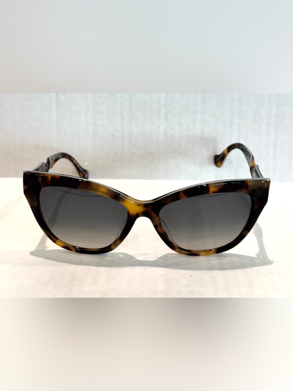 Tortoiseshell Cat-Eye Women's Sunglasses - Brown